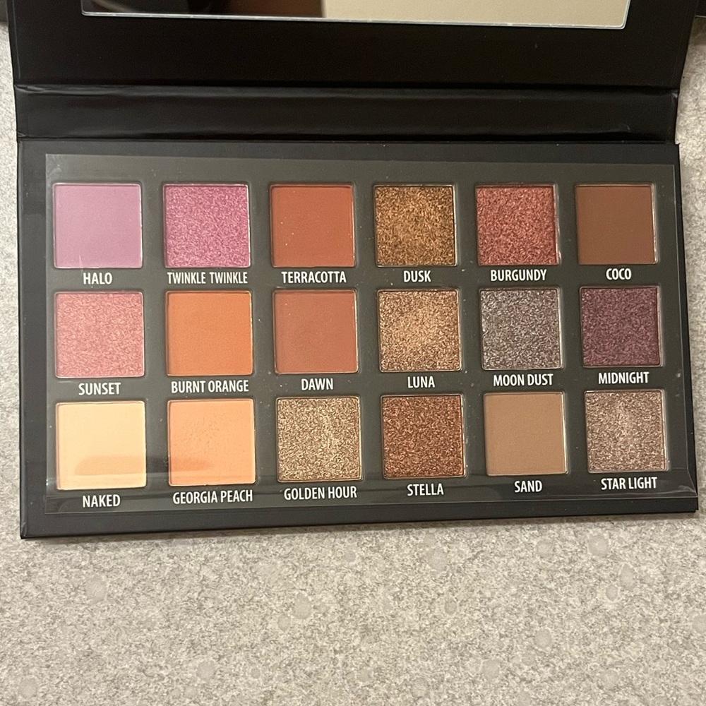eyeshadow pallet - Picture 2 of 4